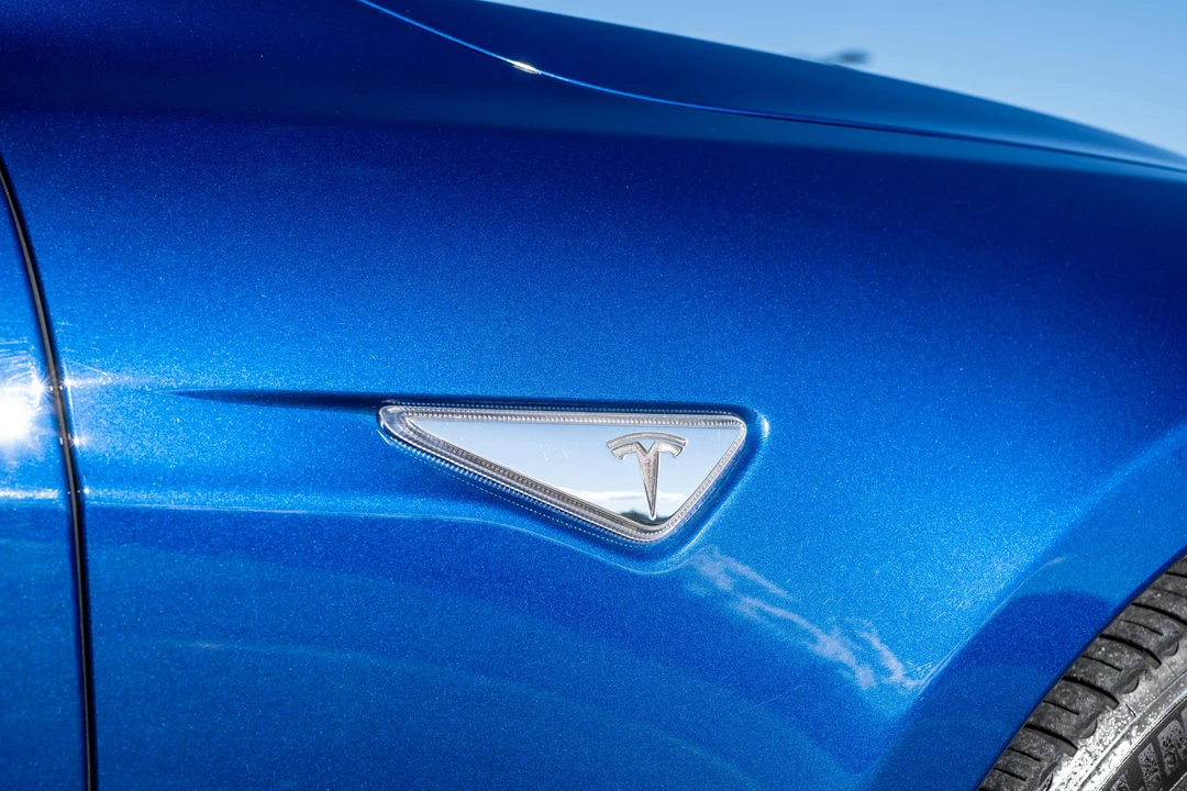 2015 Tesla Model S - Image 29 of 31