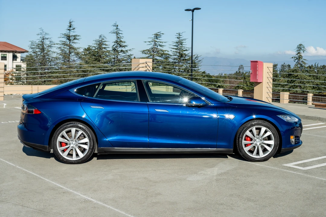 2015 Tesla Model S - Image 10 of 31
