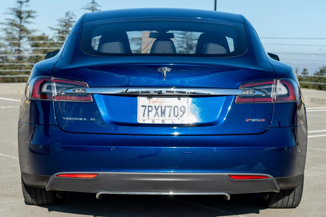 2015 Tesla Model S - Image 5 of 31