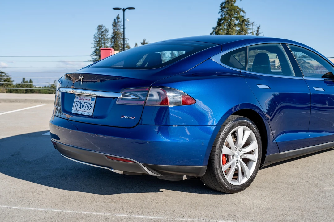 2015 Tesla Model S - Image 25 of 31