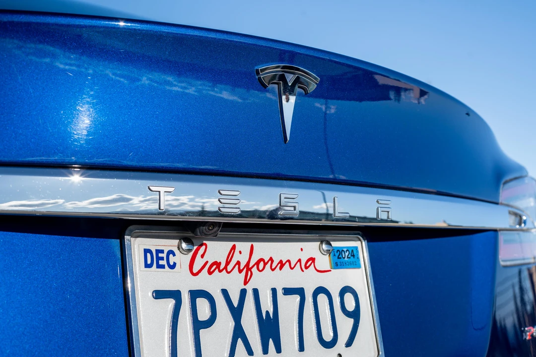 2015 Tesla Model S - Image 23 of 31