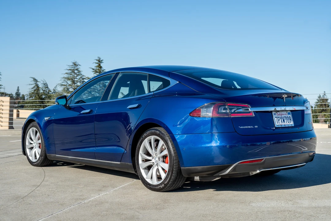2015 Tesla Model S - Image 9 of 31