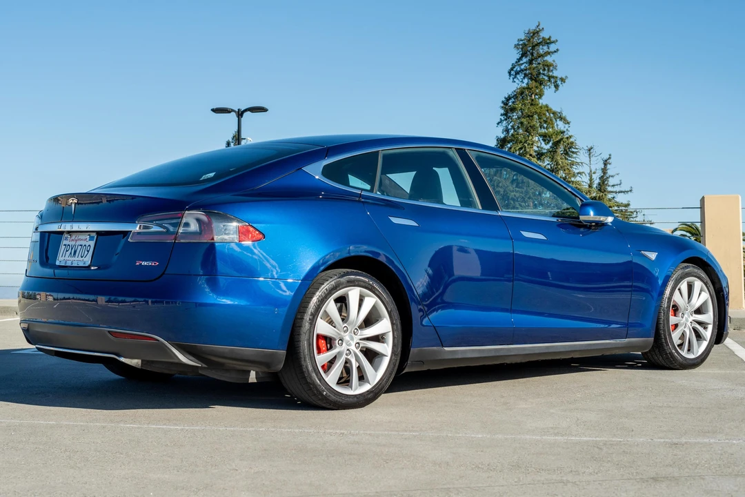 2015 Tesla Model S - Image 4 of 31