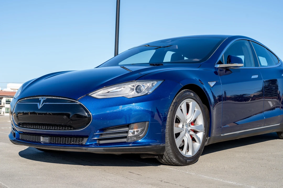 2015 Tesla Model S - Image 14 of 31