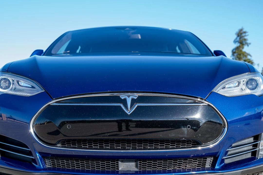 2015 Tesla Model S - Image 12 of 31