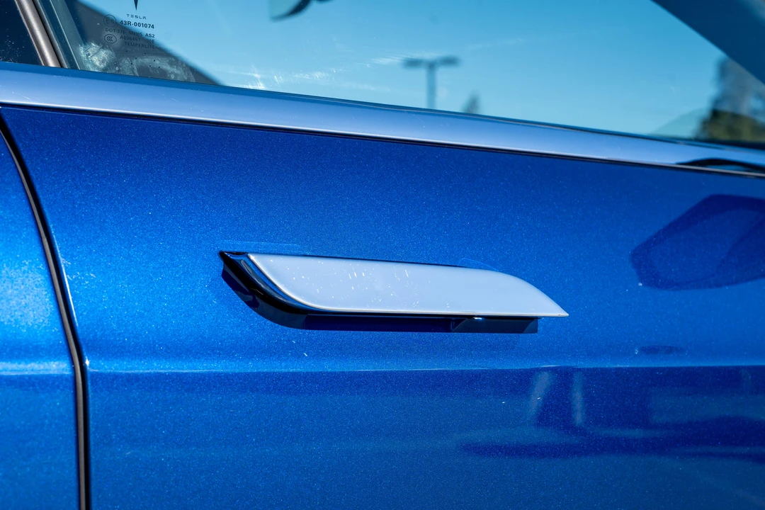 2015 Tesla Model S - Image 28 of 31