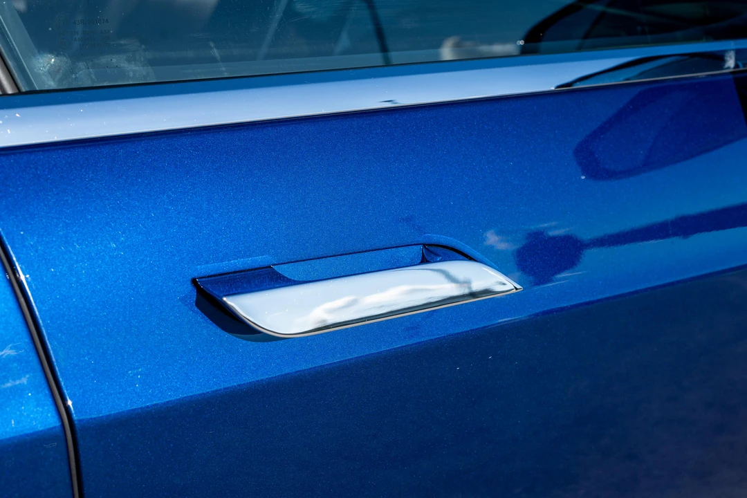 2015 Tesla Model S - Image 27 of 31