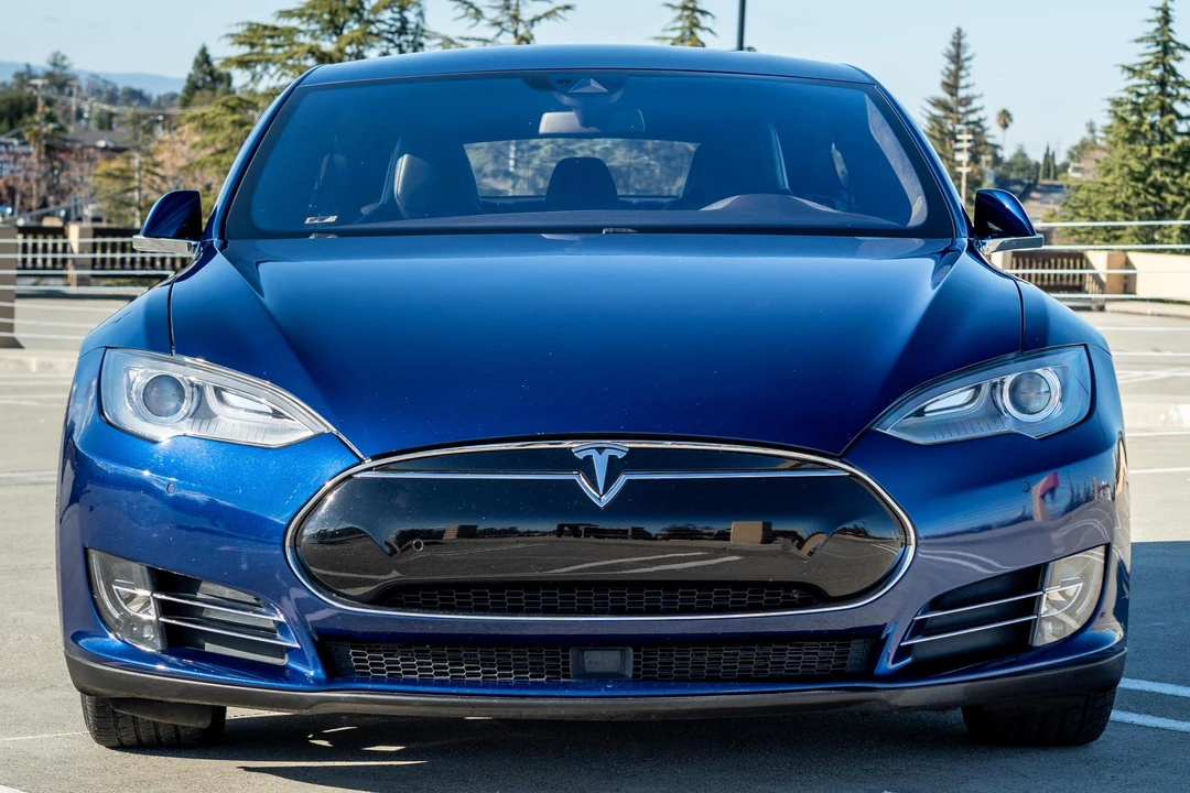 2015 Tesla Model S - Image 2 of 31