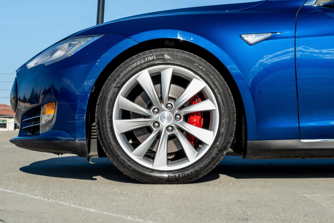 2015 Tesla Model S - Image 31 of 31