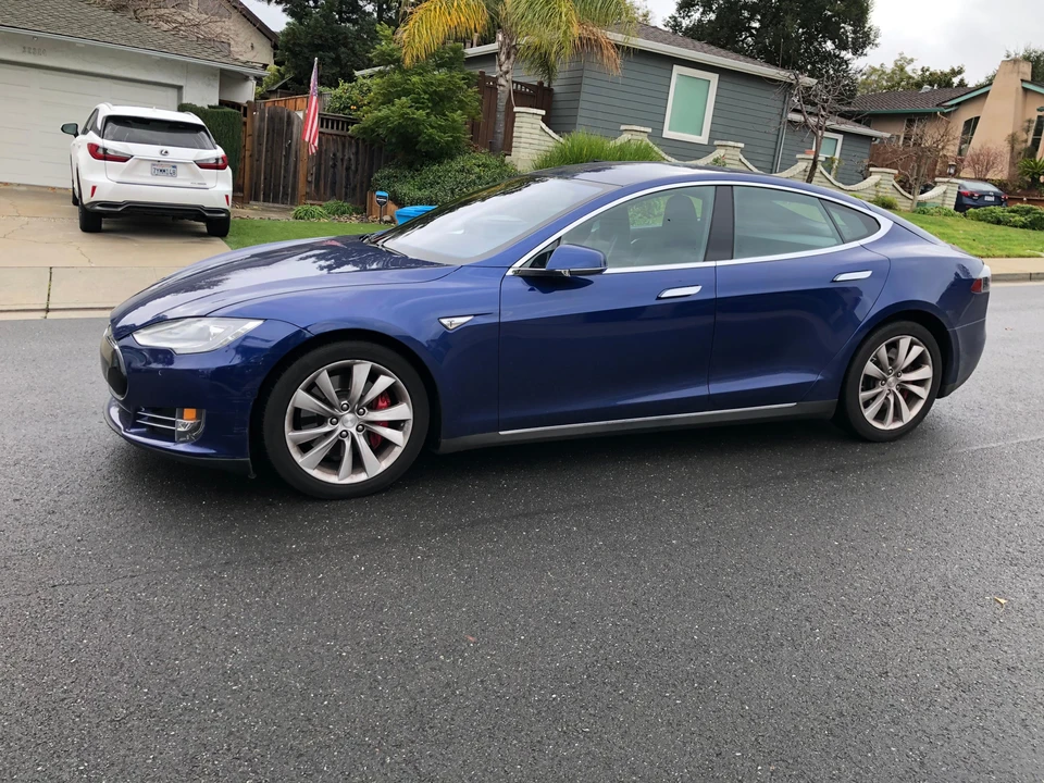 2015 Tesla Model S - Image 8 of 31