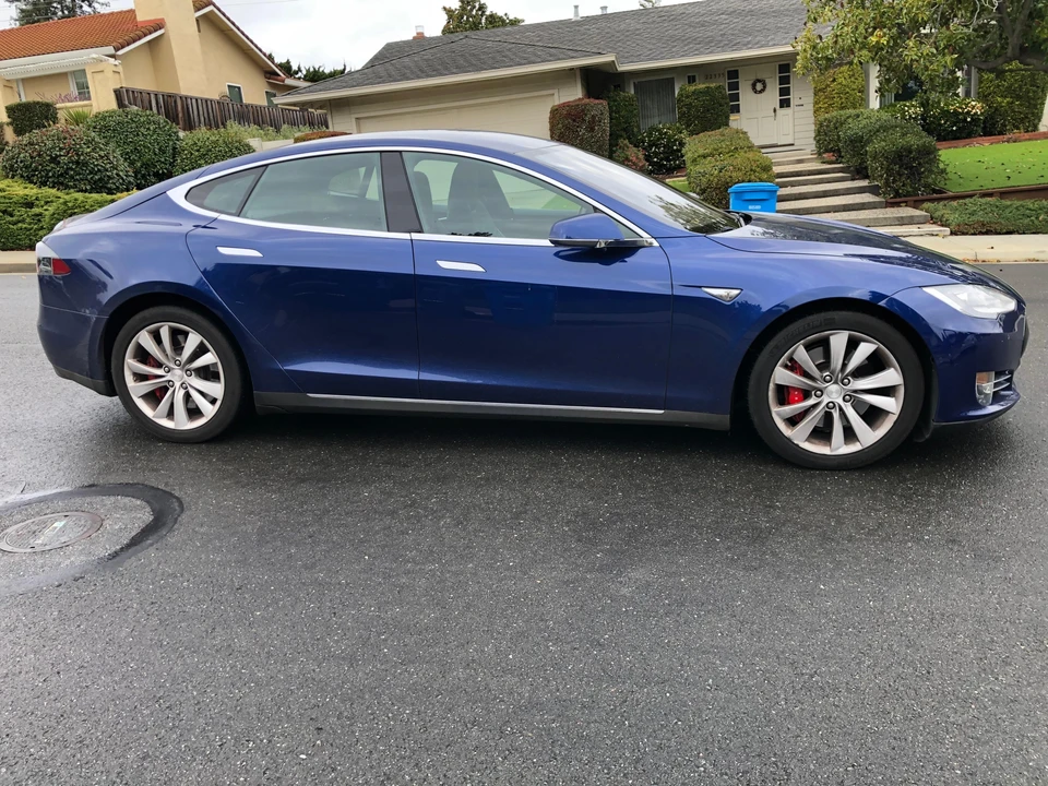 2015 Tesla Model S - Image 11 of 31