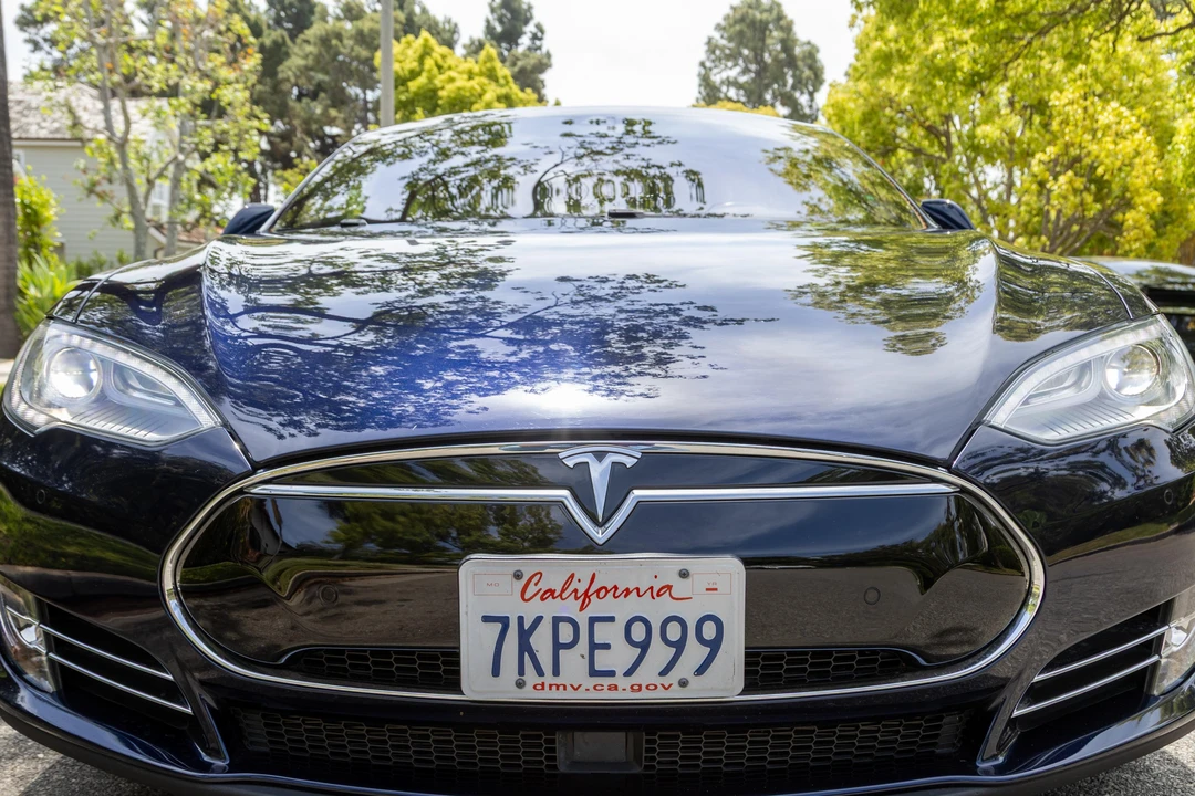 2015 Tesla Model S - Image 10 of 31