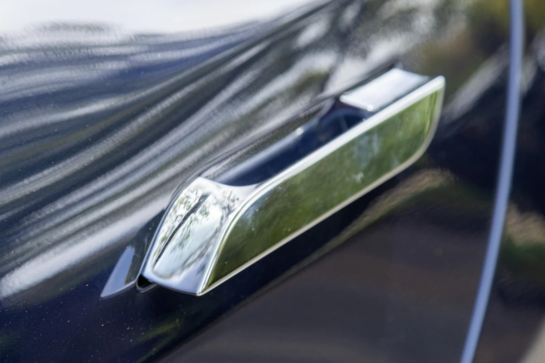 2015 Tesla Model S - Image 13 of 31