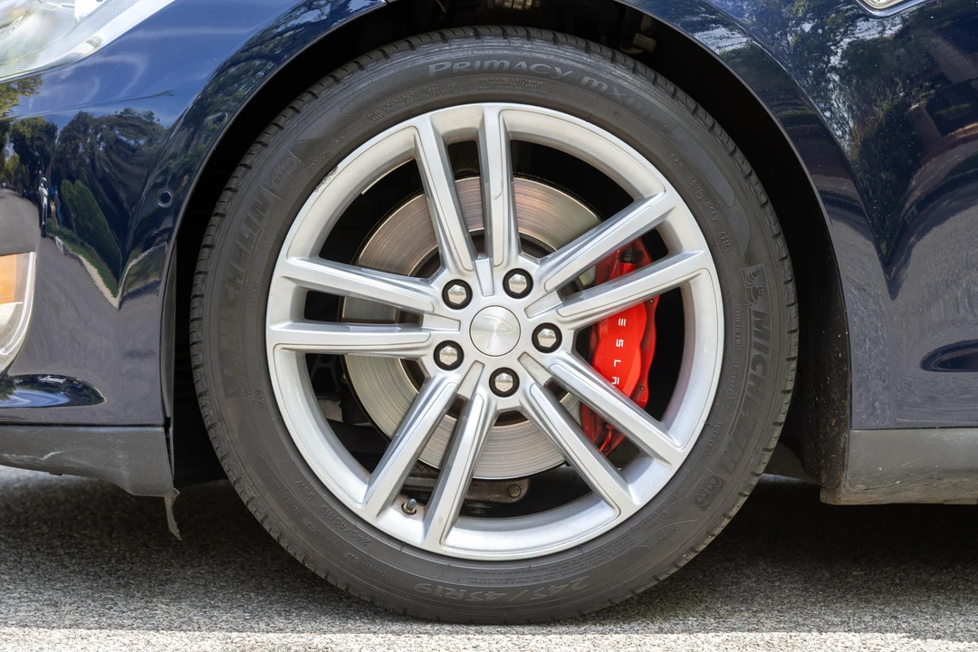 2015 Tesla Model S - Image 24 of 31