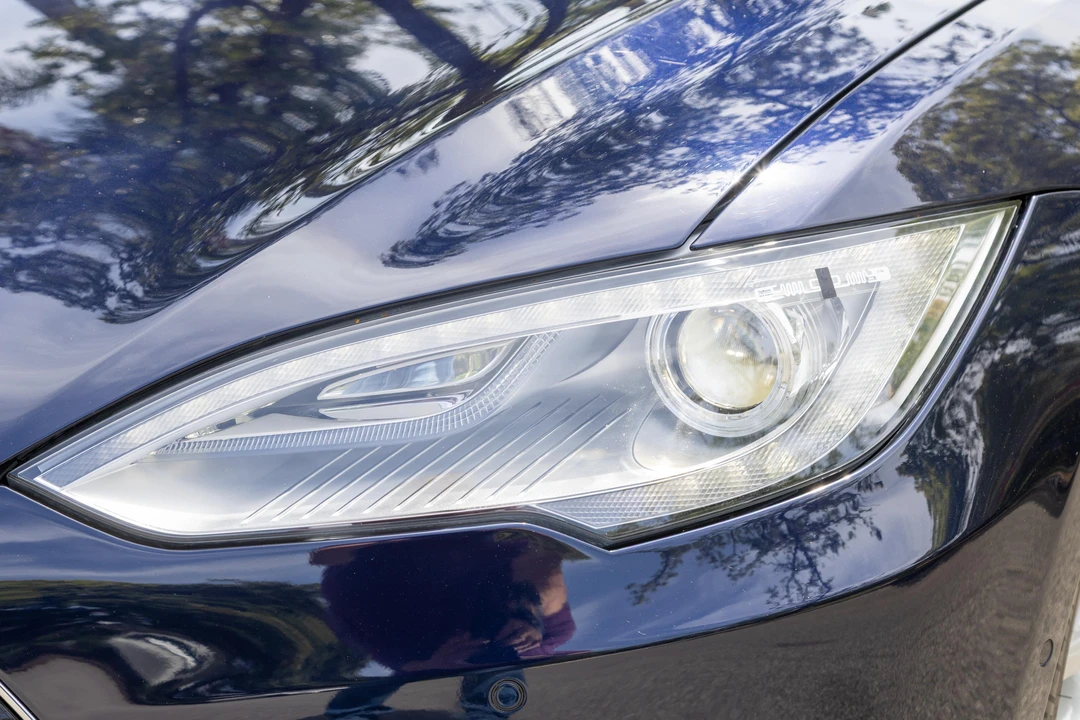 2015 Tesla Model S - Image 11 of 31
