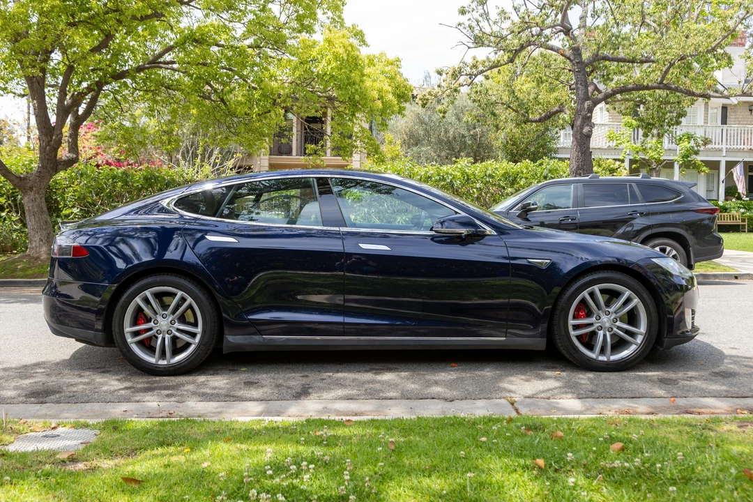 2015 Tesla Model S - Image 8 of 31