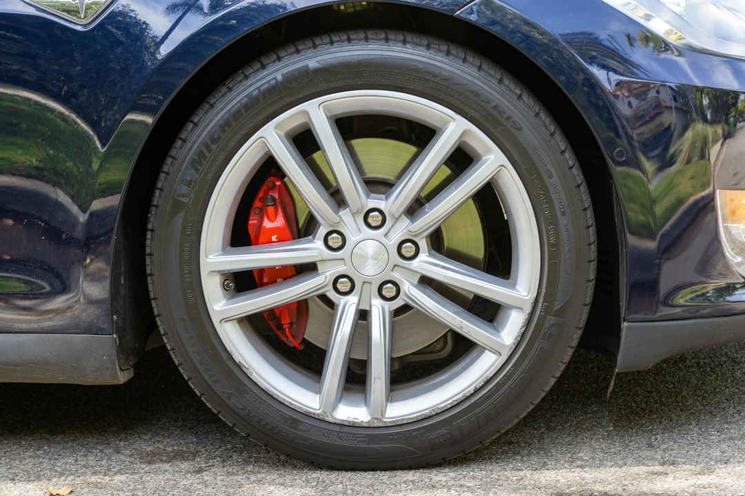 2015 Tesla Model S - Image 27 of 31