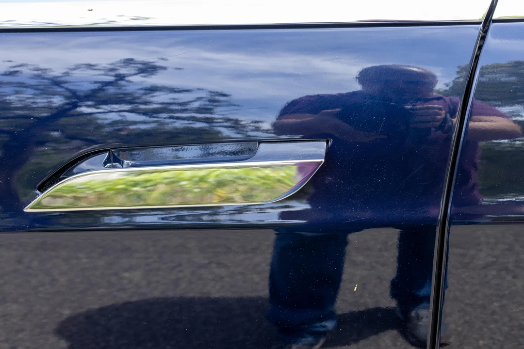 2015 Tesla Model S - Image 14 of 31