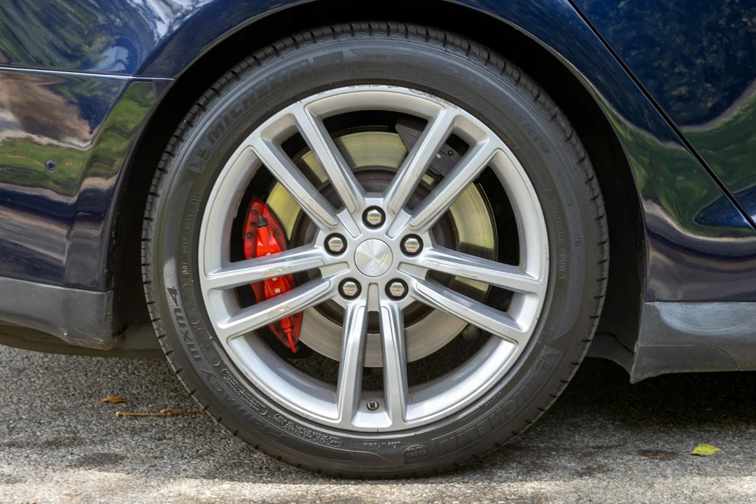 2015 Tesla Model S - Image 26 of 31