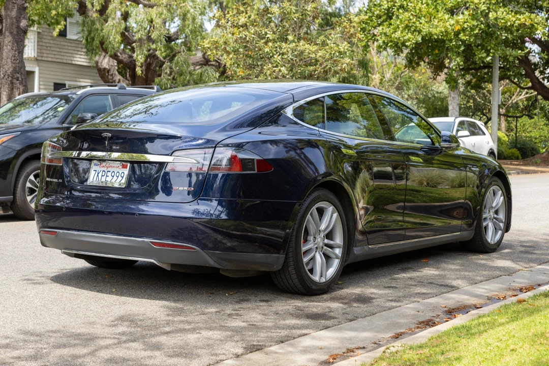 2015 Tesla Model S - Image 7 of 31