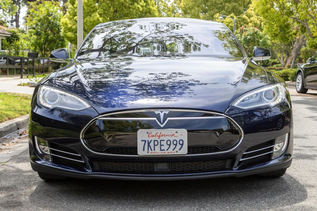 2015 Tesla Model S - Image 2 of 31