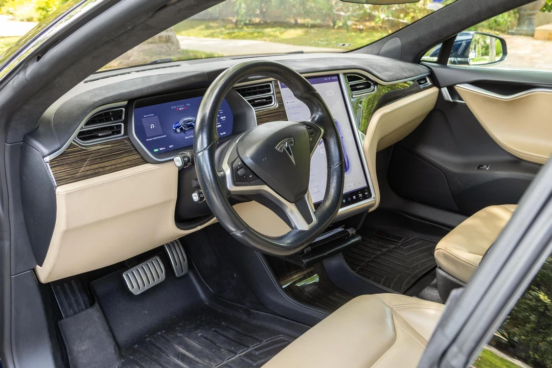 2015 Tesla Model S - Image 28 of 31