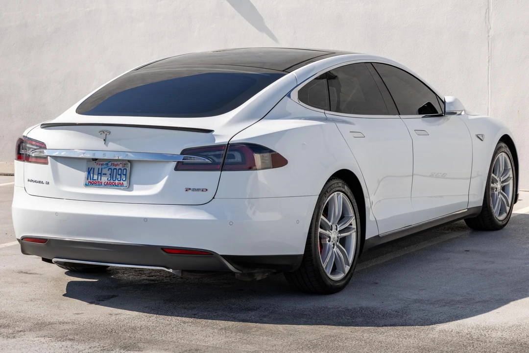 2015 Tesla Model S - Image 4 of 31