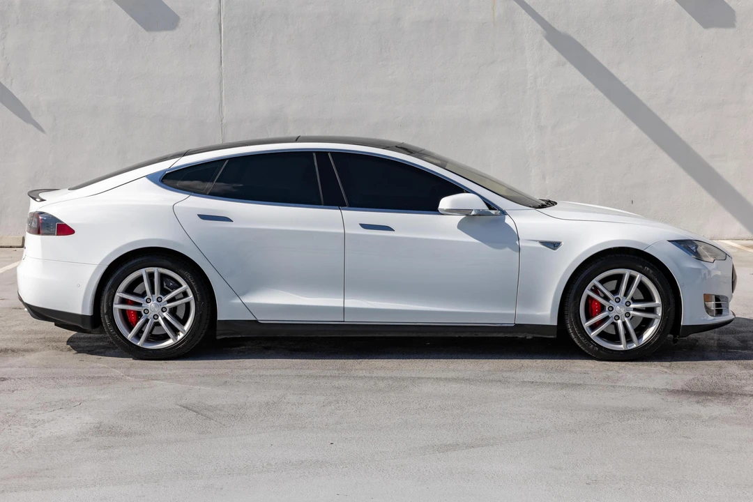 2015 Tesla Model S - Image 3 of 31