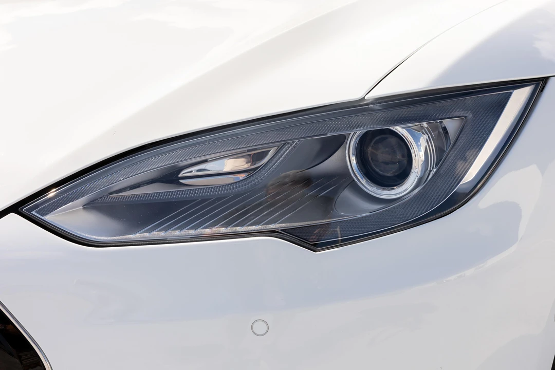 2015 Tesla Model S - Image 16 of 31