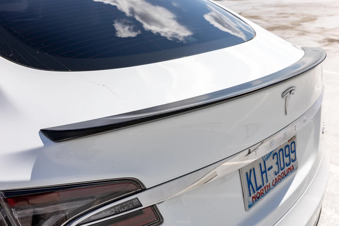 2015 Tesla Model S - Image 25 of 31