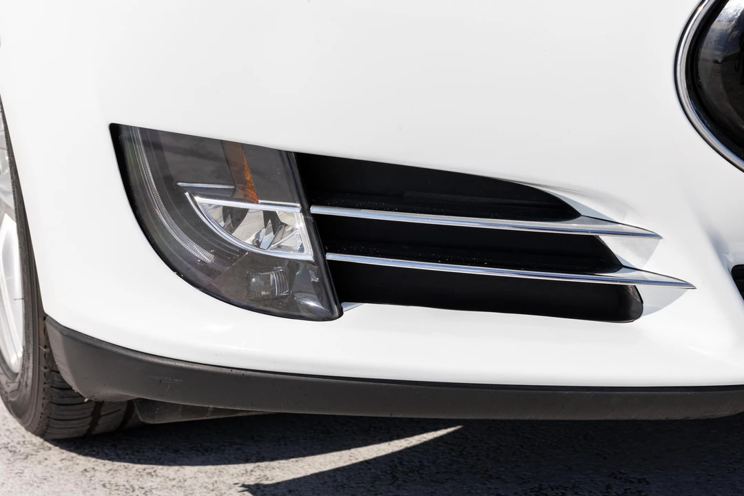 2015 Tesla Model S - Image 12 of 31