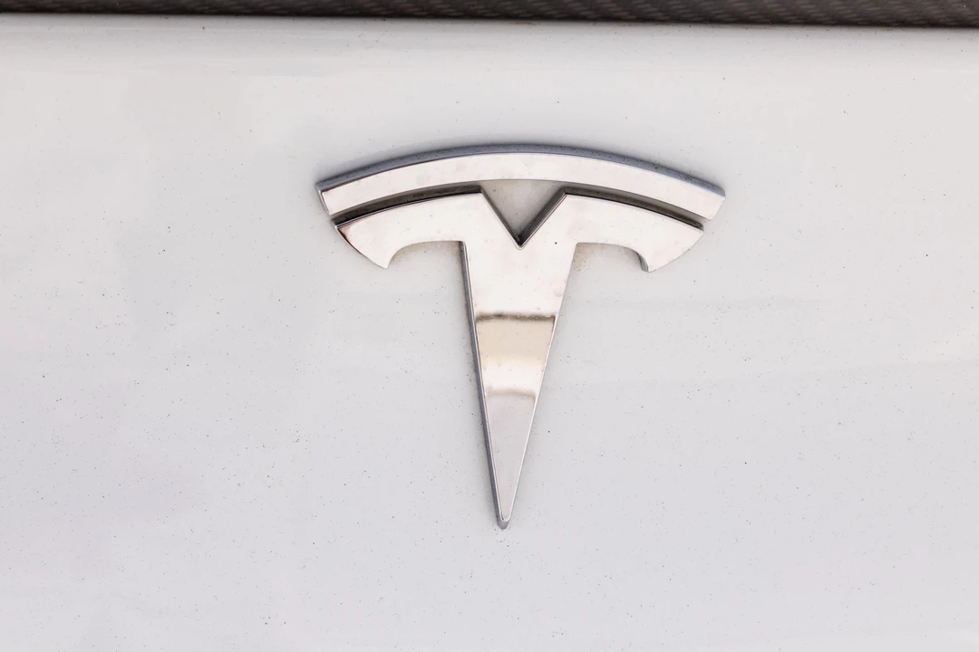 2015 Tesla Model S - Image 27 of 31
