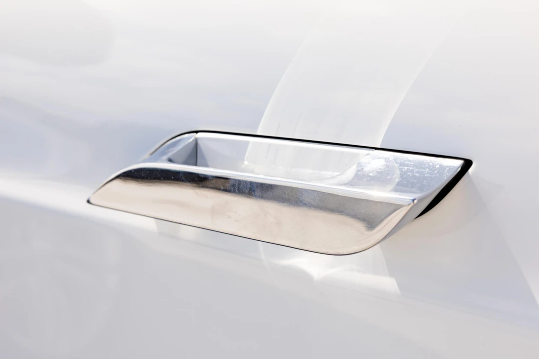 2015 Tesla Model S - Image 21 of 31