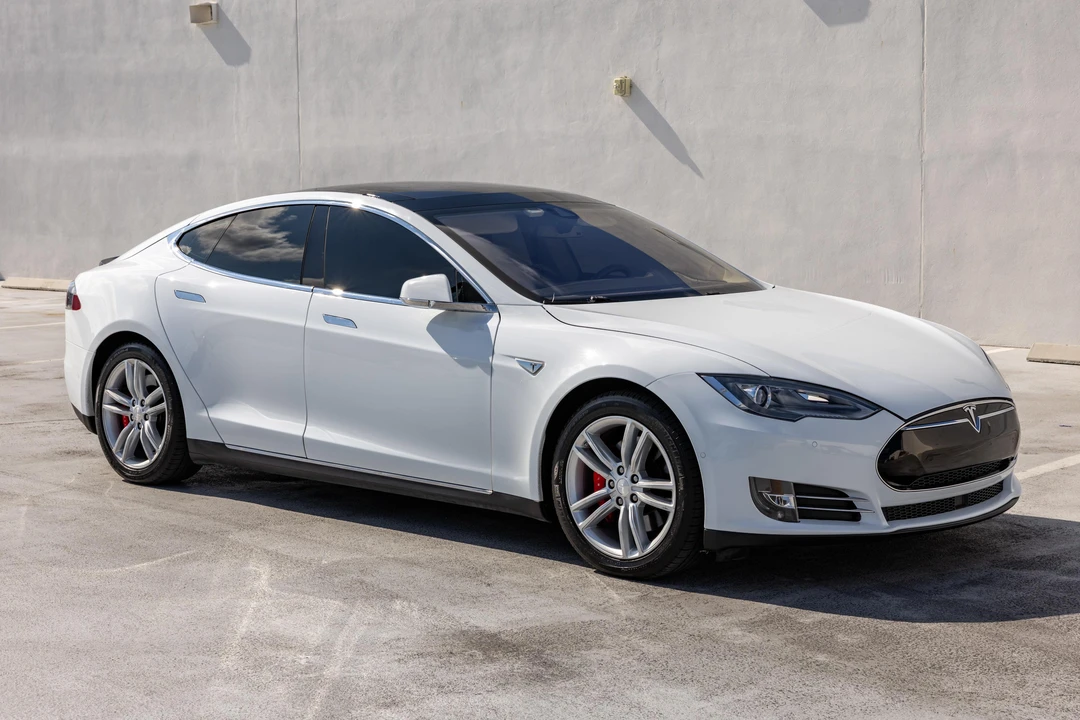 2015 Tesla Model S - Image 8 of 31