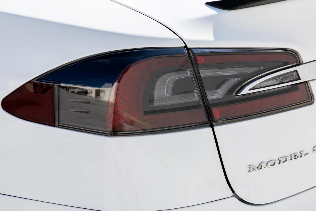 2015 Tesla Model S - Image 23 of 31