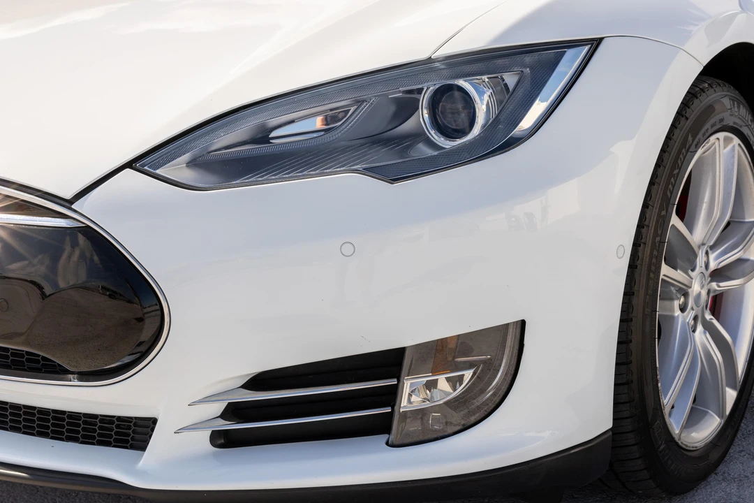 2015 Tesla Model S - Image 18 of 31