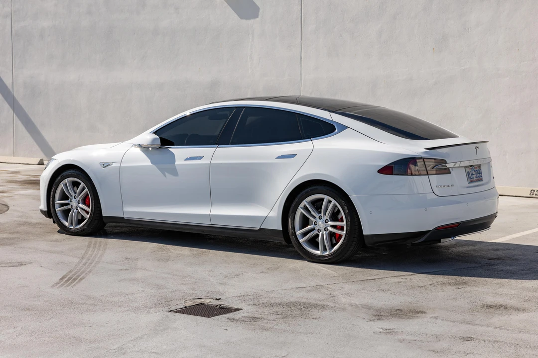 2015 Tesla Model S - Image 7 of 31