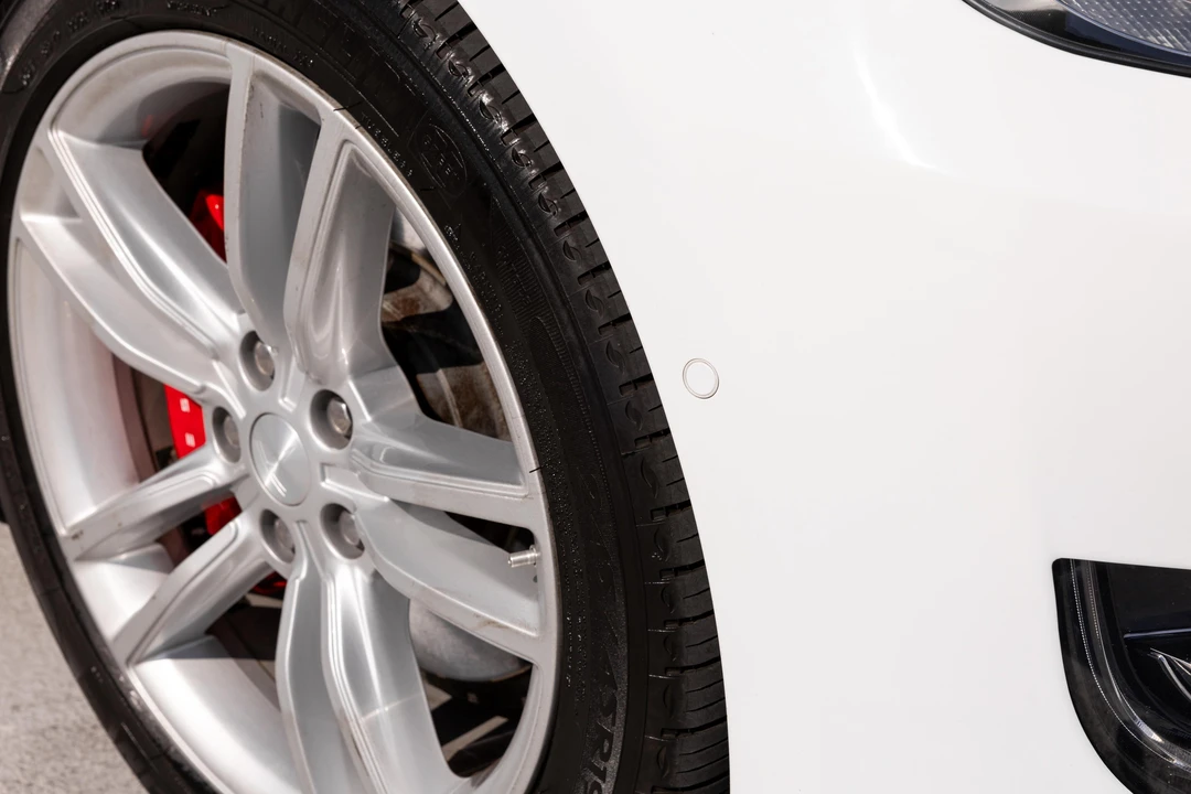 2015 Tesla Model S - Image 10 of 31