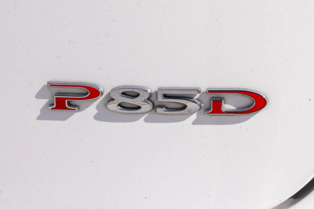 2015 Tesla Model S - Image 28 of 31