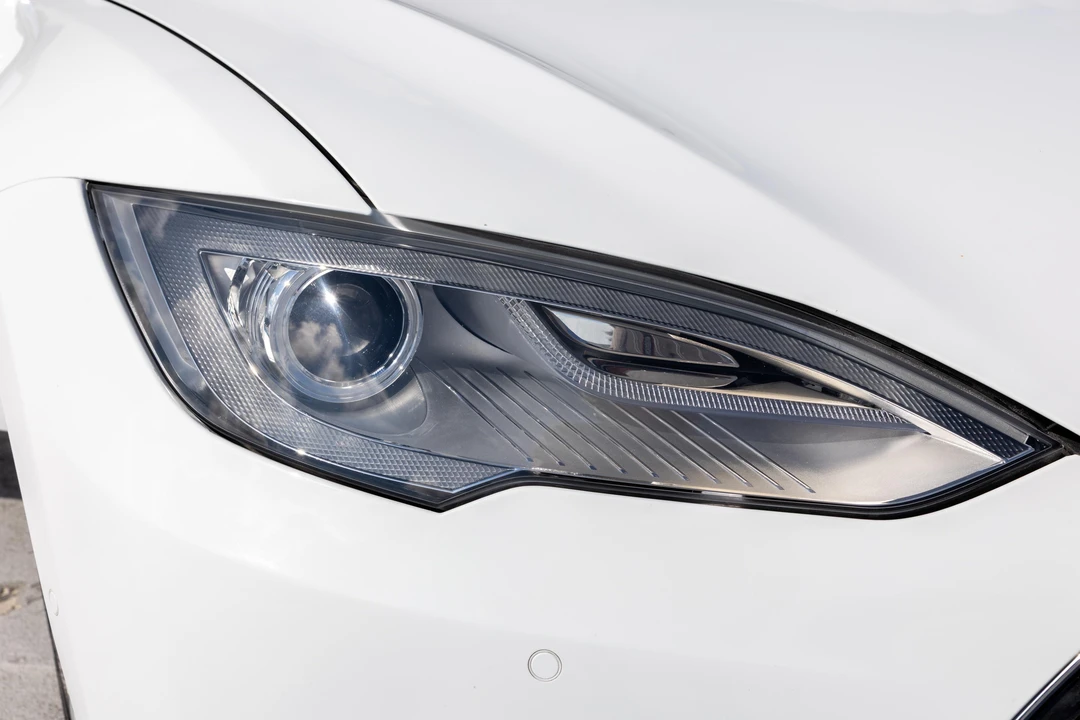 2015 Tesla Model S - Image 11 of 31