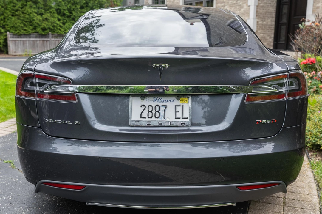 2015 Tesla Model S - Image 5 of 31
