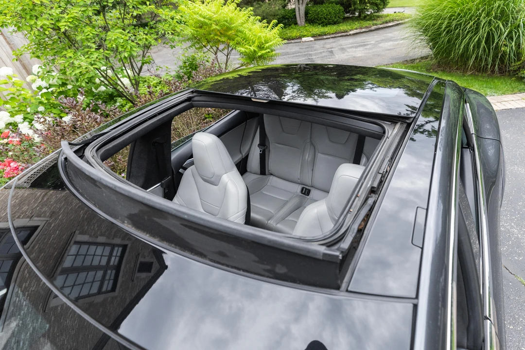 2015 Tesla Model S - Image 17 of 31