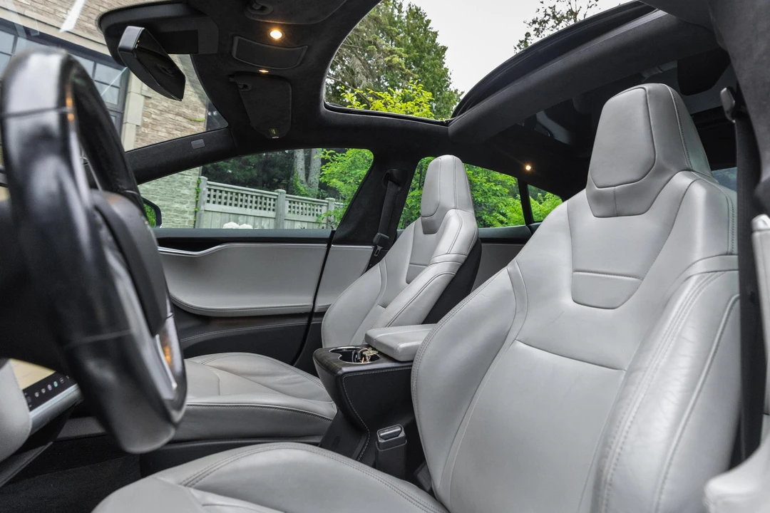 2015 Tesla Model S - Image 26 of 31