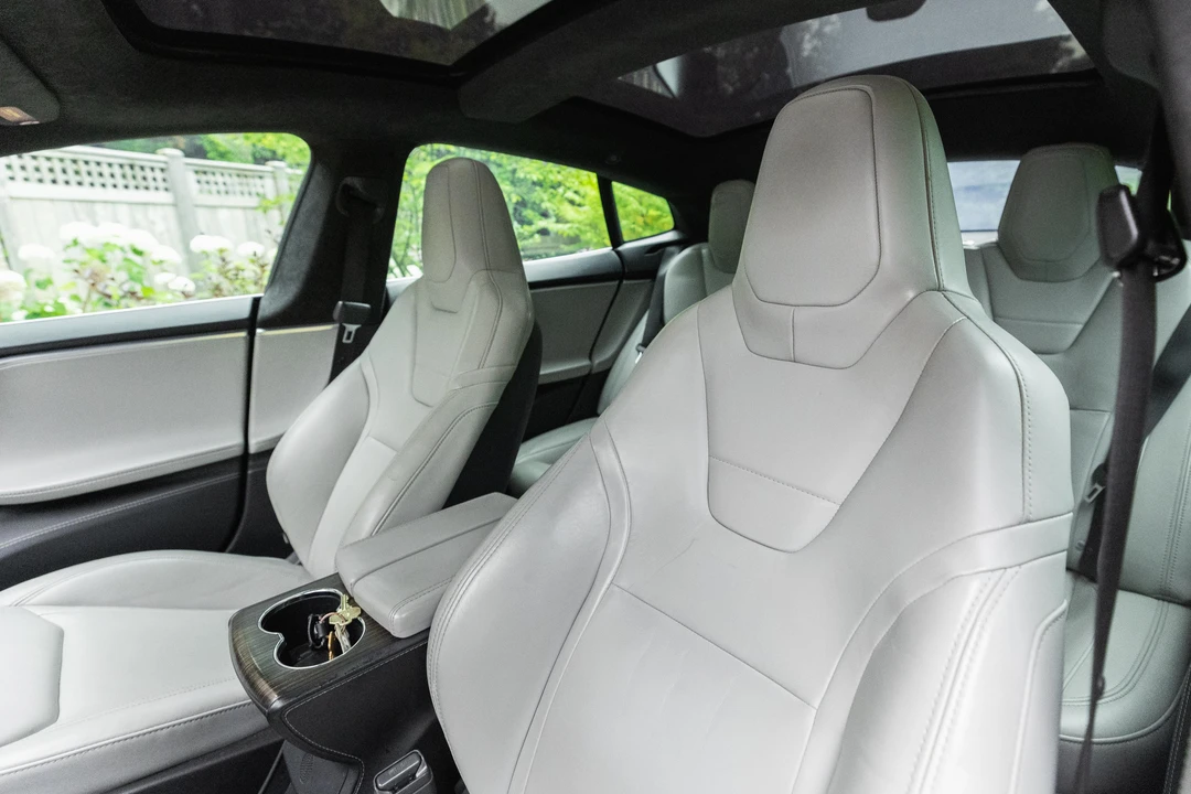 2015 Tesla Model S - Image 29 of 31