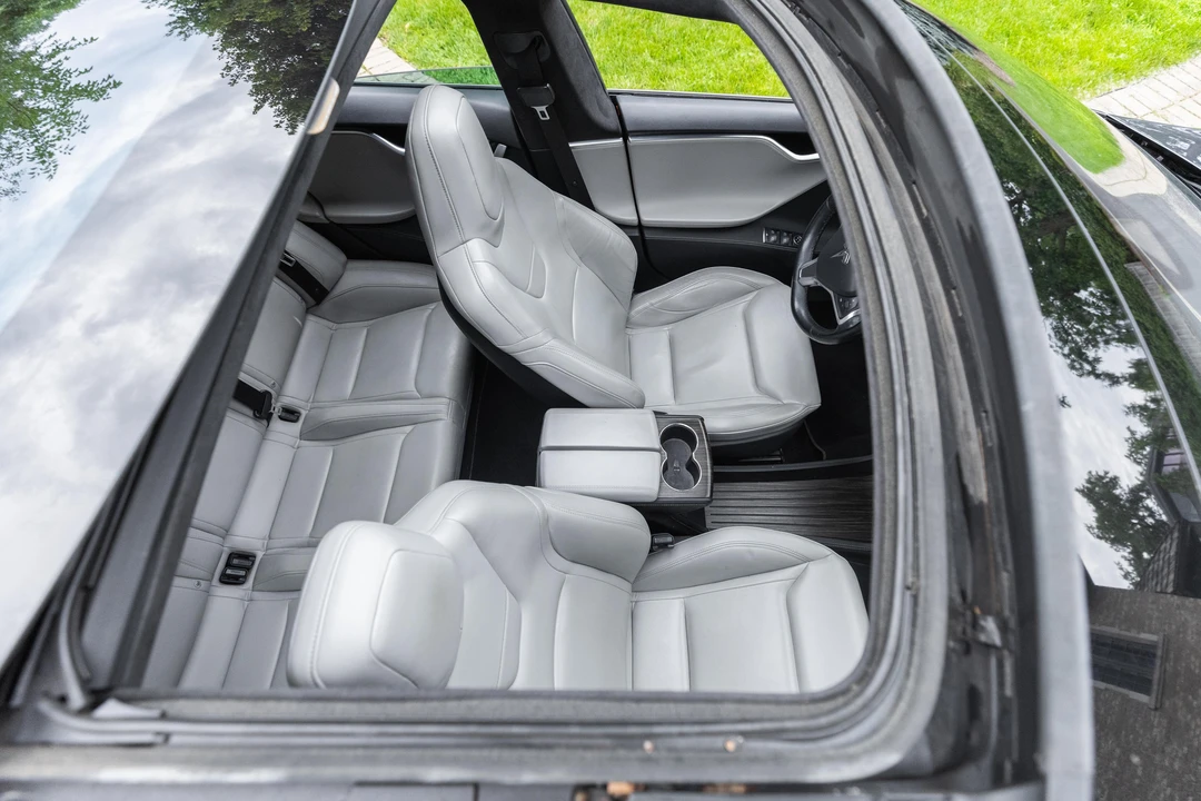 2015 Tesla Model S - Image 15 of 31