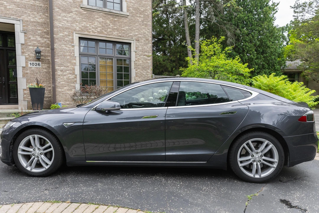 2015 Tesla Model S - Image 3 of 31
