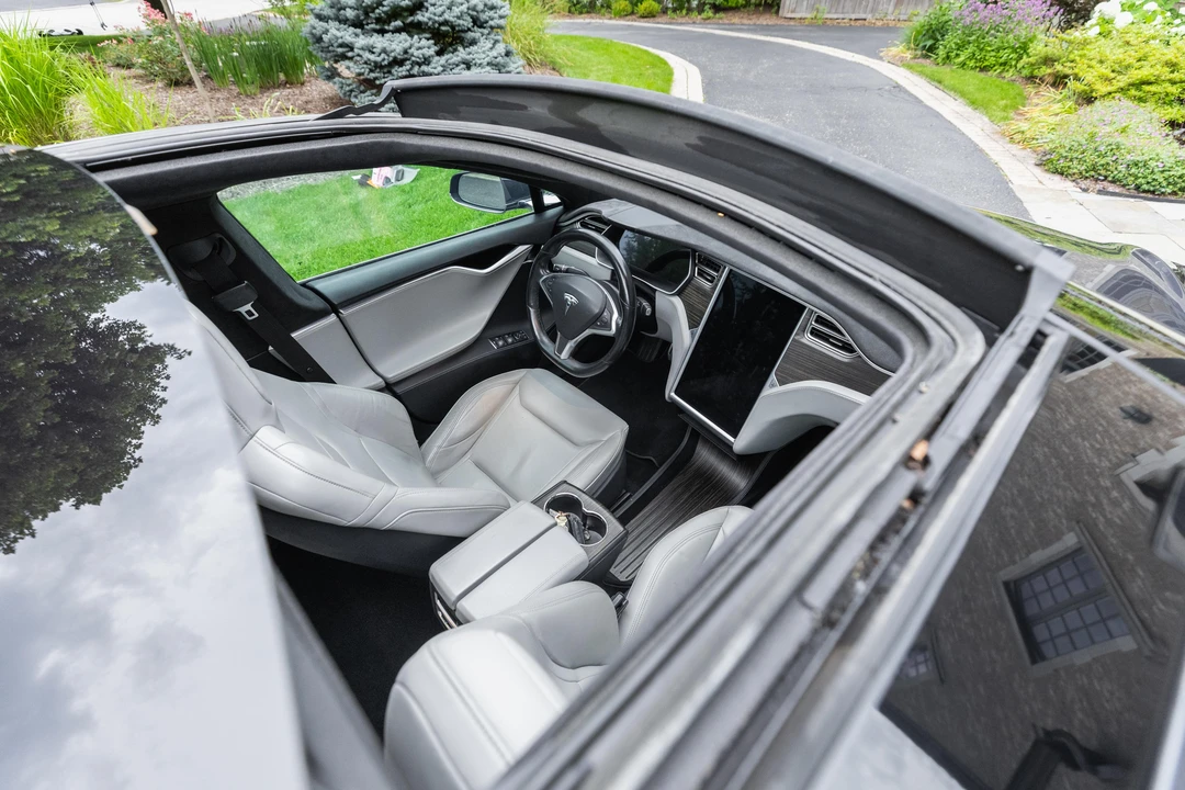 2015 Tesla Model S - Image 14 of 31