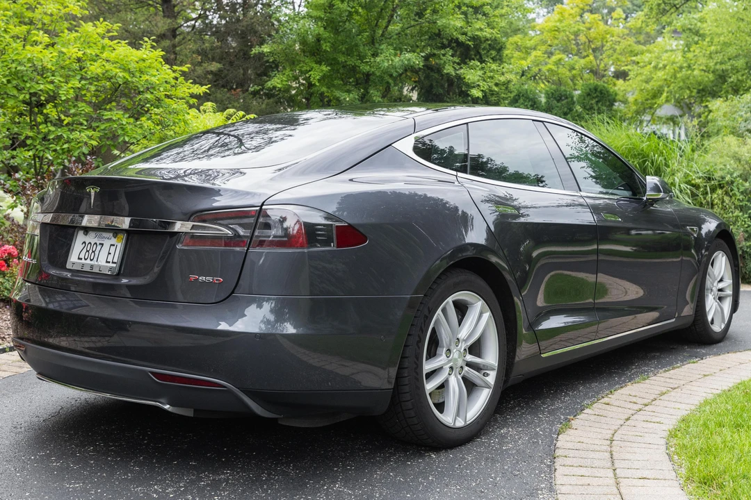 2015 Tesla Model S - Image 4 of 31