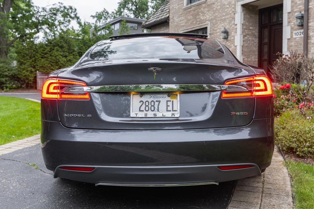 2015 Tesla Model S - Image 11 of 31