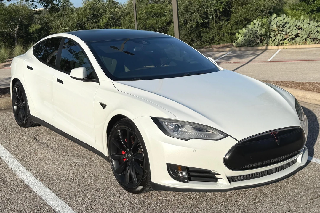 2015 Tesla Model S - Image 2 of 31